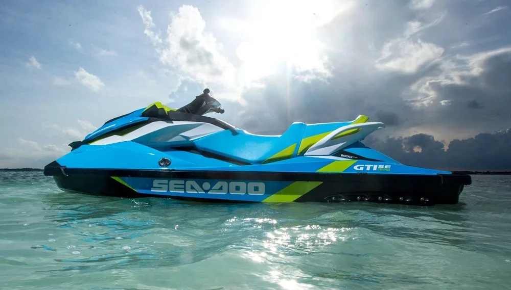 Toronto Boat Rental and Yacht Charter | AnchorsBook.com