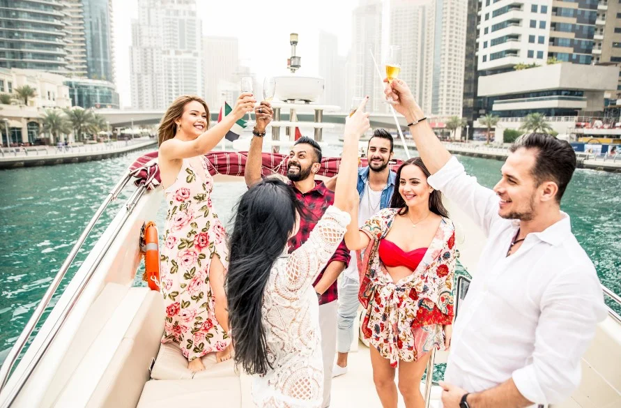 Alcohol On A Yacht In Dubai | AnchorsBook.com