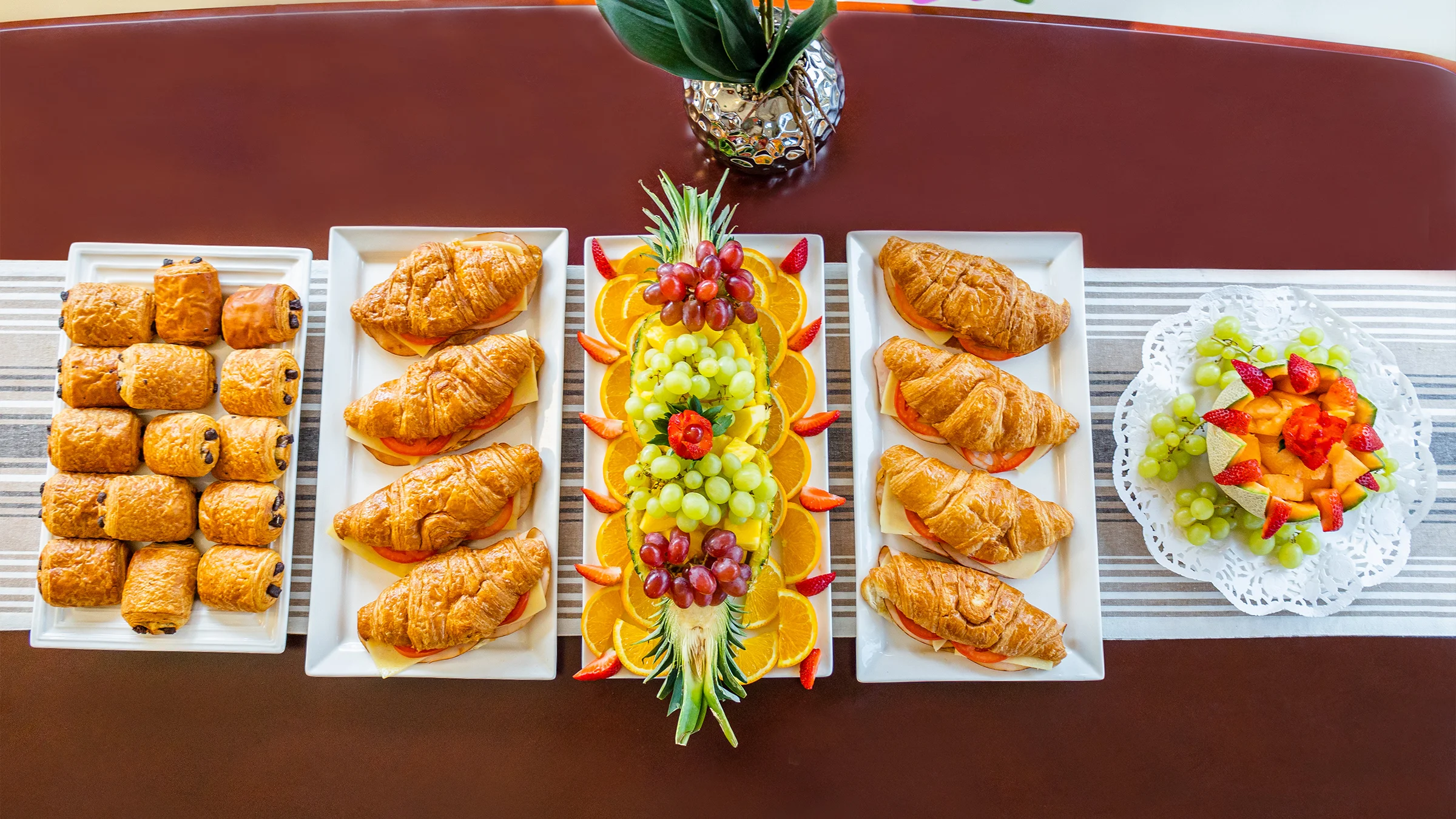 Dinner On A Yacht In Dubai | AnchorsBook.com