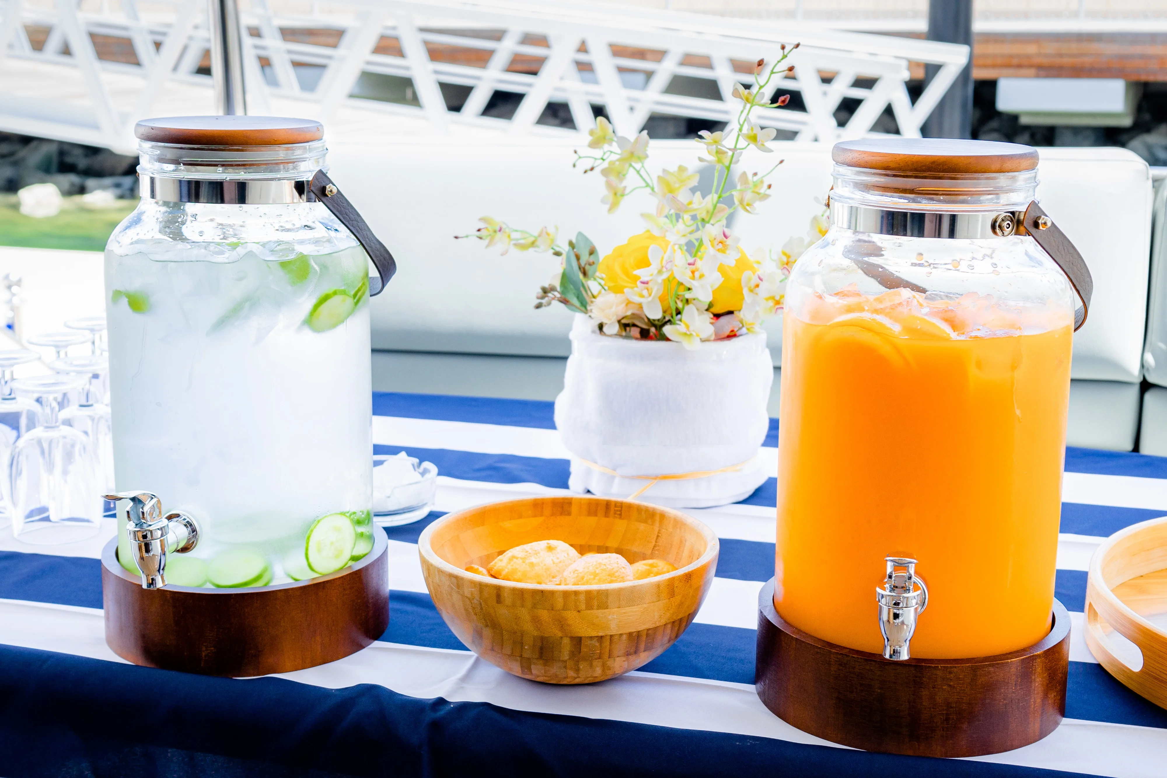Dinner On A Yacht In Dubai | AnchorsBook.com