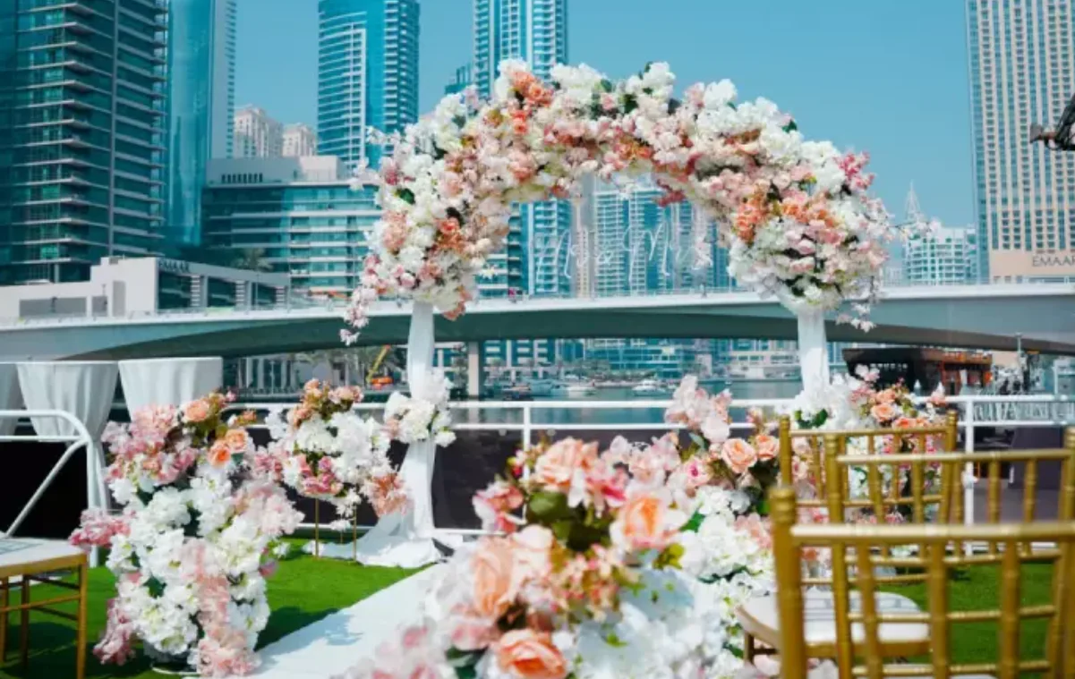Alcohol On A Yacht In Dubai | AnchorsBook.com