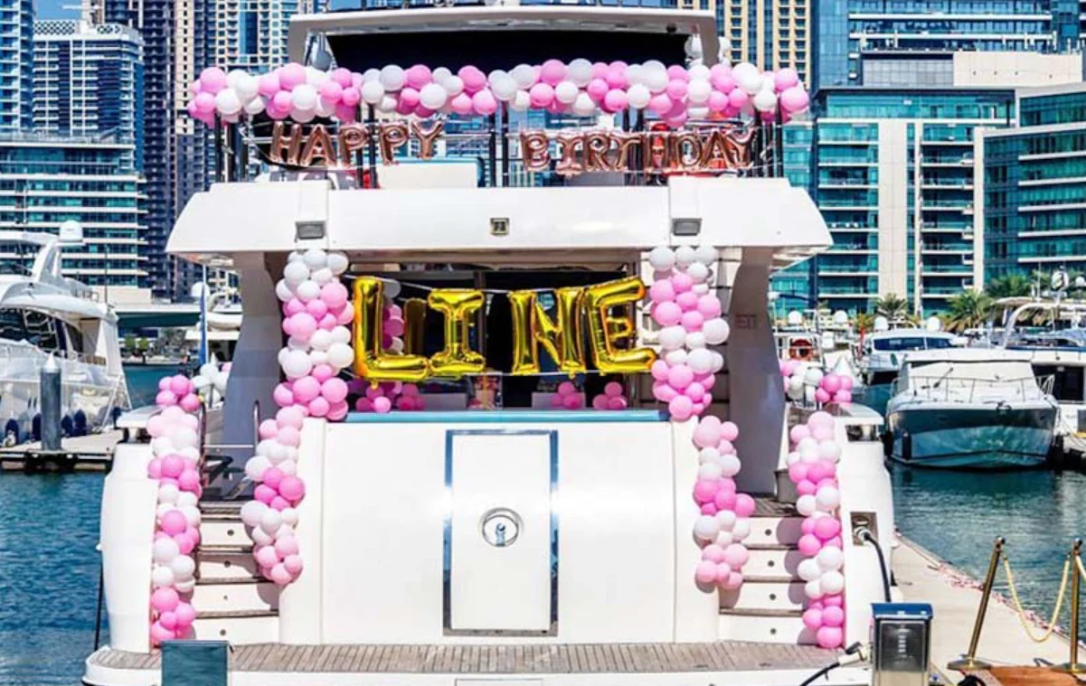 Alcohol On A Yacht In Dubai | AnchorsBook.com