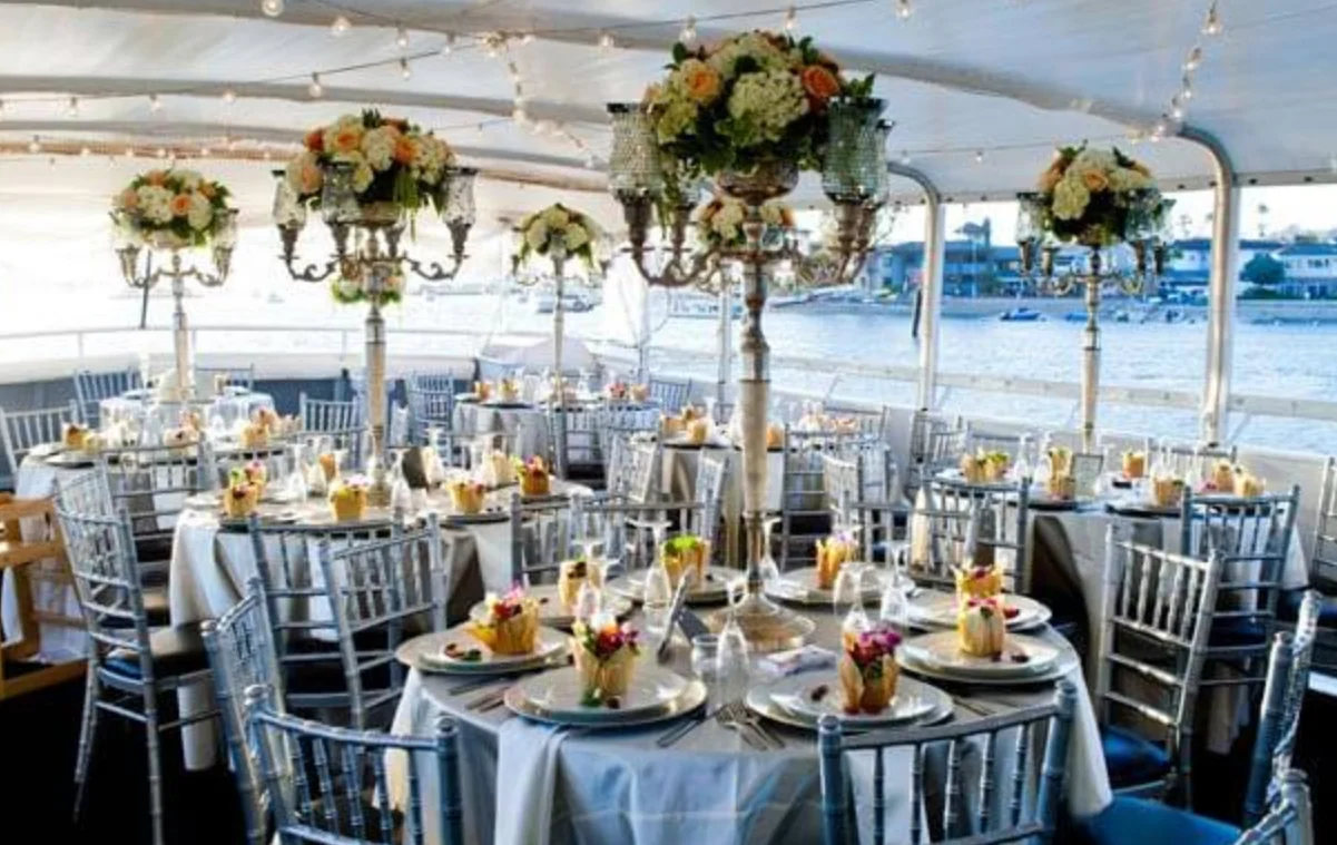 Alcohol On A Yacht In Dubai | AnchorsBook.com