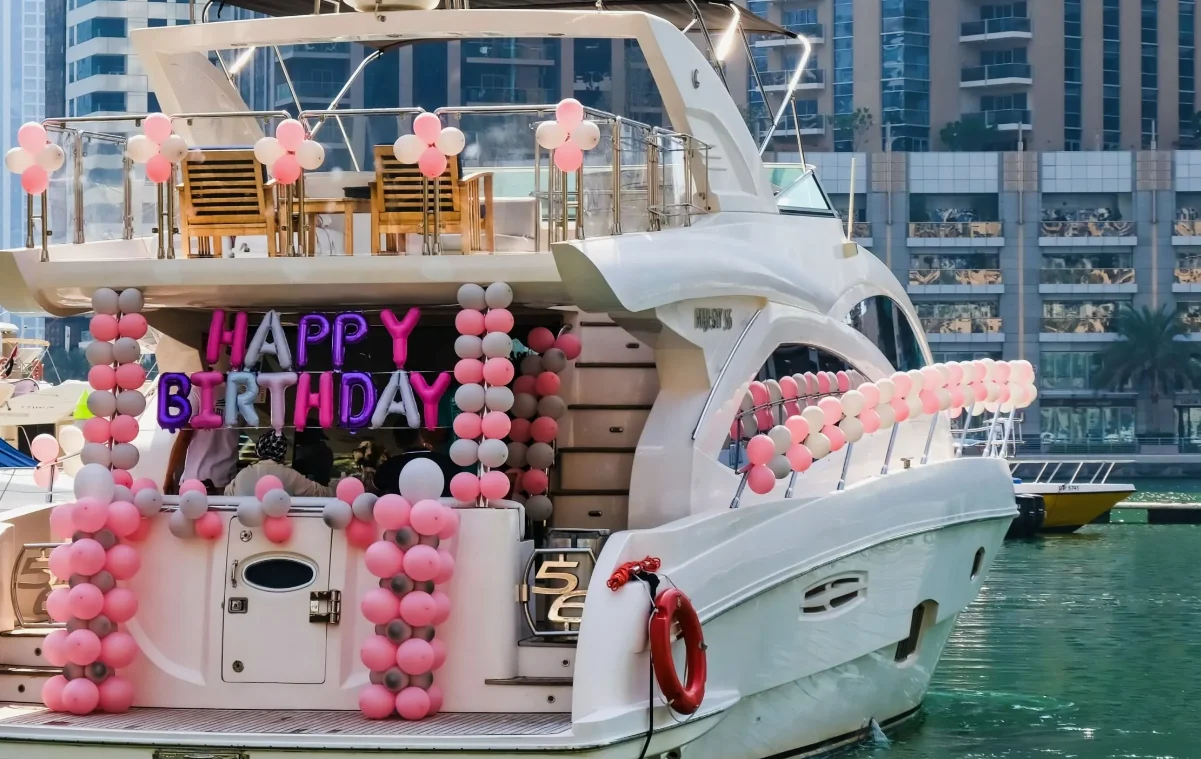 Alcohol On A Yacht In Dubai | AnchorsBook.com