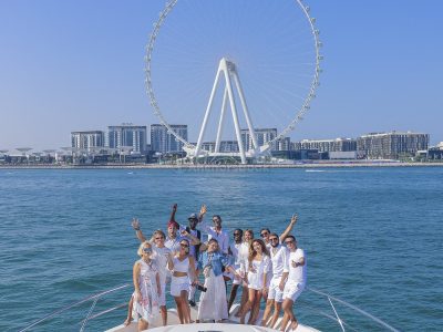 3-4 Hour – Luxury VIP Executive Yacht Charter (Up To 12PAX) – Includes Drinks, Dinner, Watersports