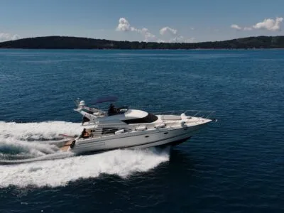 Sunseeker Manhattan 48ft Flybridge Luxury Yacht (Full Day Charter With Crew)