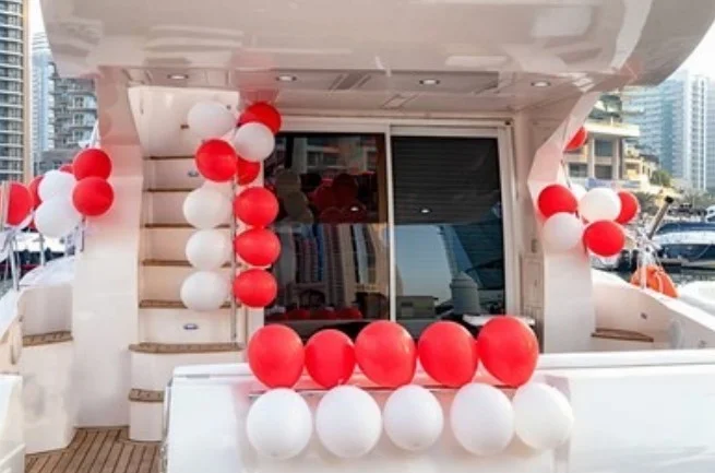 Alcohol On A Yacht In Dubai | AnchorsBook.com