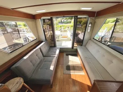 35' Fairbanks Flybridge 12 Guests - (2hr minimum) - Mississauga/ Toronto/ Oakville/ Hamilton/ Scarborough Bluffs/ GTA