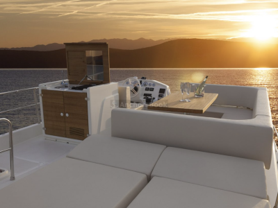Volantino 747 - Escursione in condivisione | AnchorsBook Photo Cranchi 43 Eco Trawler available for rental with Captain and Crew