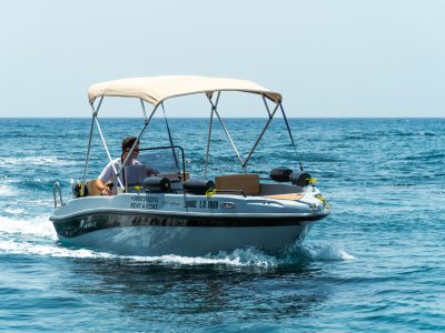 Rent a Boat in Santorini for 5 Hours- No license required