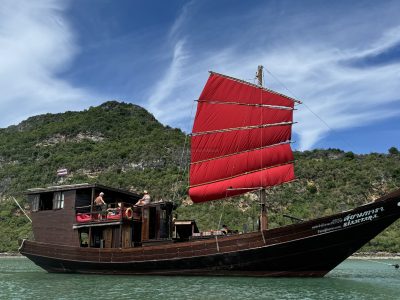 Full Day Sam Roi Yacht Tour
