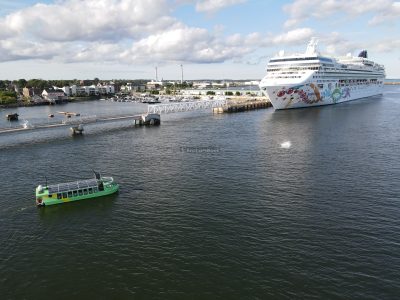 Public Boat Cruise With Dinner, Drinks & Entertainment - Priced Per Person