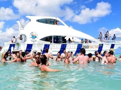 Premium yacht available in Punta Cana Shared Party