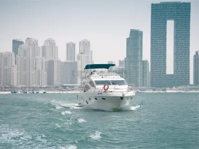 3-5 Hour Birthday Party 56ft 24PAX L Yacht - Includes: 🎂Cake, 🎈Decorations, 🥂Unlimited Alcohol & Soft Drinks