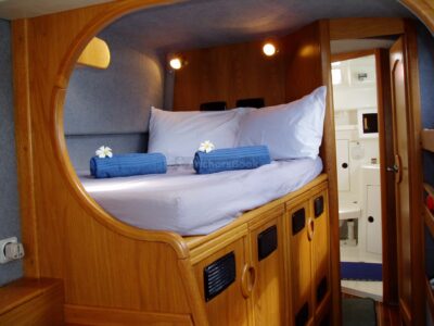HYPE YACHT 55 Phuket: Phi Phi Island & Maya Bay Luxury Yacht Day Tour | AnchorsBook Photo Sailing Catamaran In Samui - Thailand
