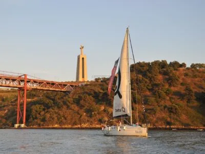 2 hour Sunset shared boat tour in Lisbon