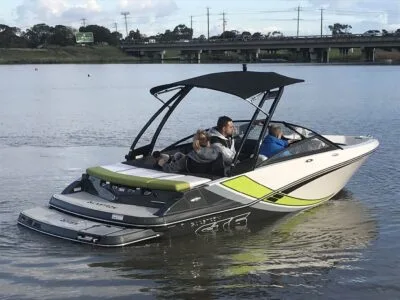 7 PASSENGER SPEEDBOAT