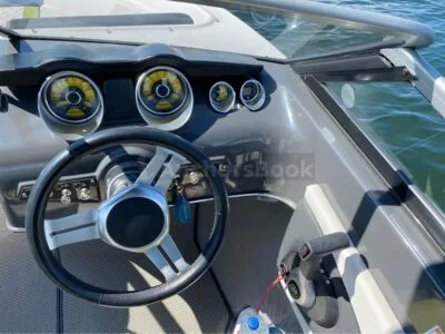 7 PASSENGER SPEEDBOAT