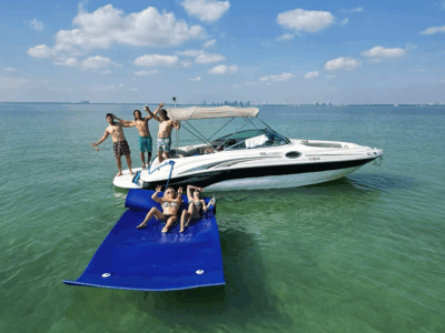 Miami Sandbar & Skyline Cruise Aboard a 26ft Sea Ray Sundeck