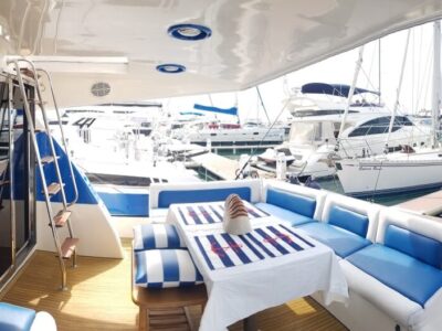 HYPE YACHT 55 Phuket: Phi Phi Island & Maya Bay Luxury Yacht Day Tour | AnchorsBook Photo Yacht charter in Pattaya. Explore suitable yacht accommodations, from cabin rentals to Pattaya island tours.