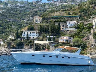 Yacht Ukiyo: Esperienze nautiche di lusso in Costiera Amalfitana