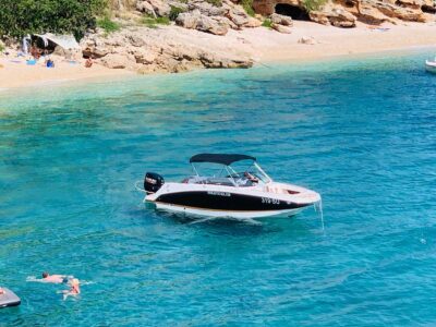 Croatia Private Boat Charter – FOUR WINNS with Sun Deck & Snorkeling Gear