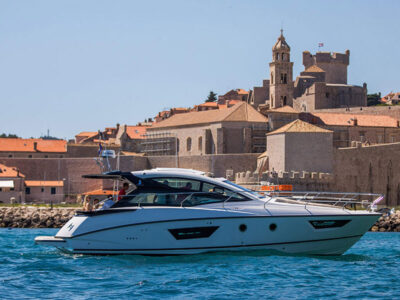 Explore Hvar in Style – Beneteau Gran Turismo Sport Cruiser with Crew