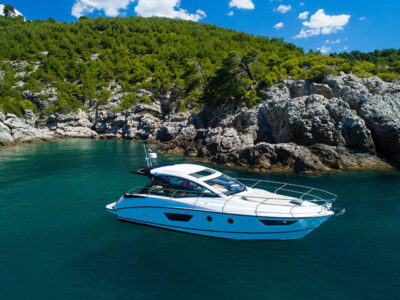 Explore Hvar in Style – Beneteau Gran Turismo Sport Cruiser with Crew