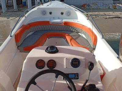 26-Foot Sports Boat Rental in Cartagena – Perfect for Your Next Getaway