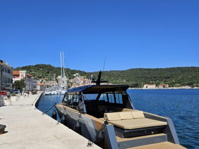 Luxury Colnago 35 Private Sport Yacht in Croatia | Skipper & Hostess Included