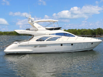 Monaco: Azimut 50 Private Luxury Charter with Crew & Panoramic Flybridge