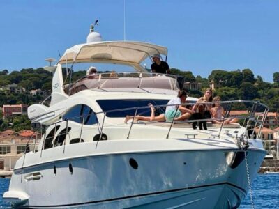 Monaco: Azimut 50 Private Luxury Charter with Crew & Panoramic Flybridge