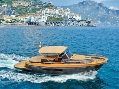 Luxury Esposito Yacht Experience with Skipper in Salerno & Amalfi Coast