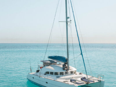 Lagoon 380 with crew, for 2 to 8 passengers, to sail the beautiful islands around Nosy Be, Madagascar, 7 days/6 nights private cruise