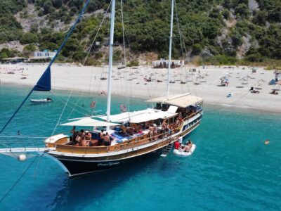 Sarandë Gulet Charter with Onboard Bar & Restaurant Experience
