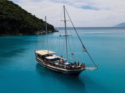Sarandë Gulet Charter with Onboard Bar & Restaurant Experience