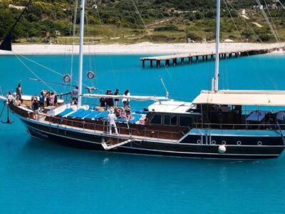 Sarandë Gulet Charter with Onboard Bar & Restaurant Experience