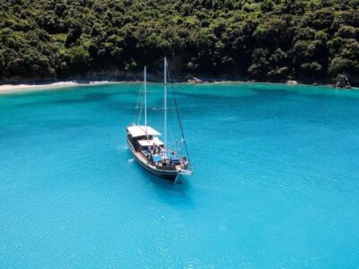 Sarandë Gulet Charter with Onboard Bar & Restaurant Experience