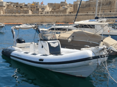 Malta: Discover Hidden Coves & Crystal Waters on a Ranieri 23 RIB