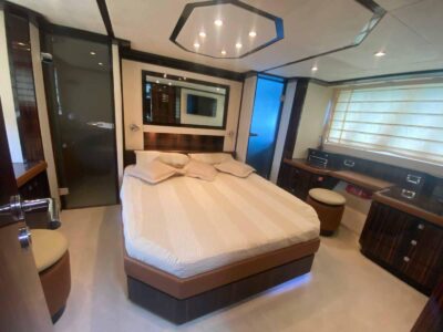 Premium Mazarin 72Ft Motor Yacht Charter for Exclusive Sarandë Cruises
