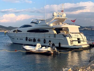 Luxury Weekly Charter on the Astondoa 102 GLX from Orikum