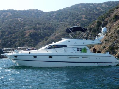 Spacious Cranchi 48 Yacht for Luxury Day Cruises in Orikum