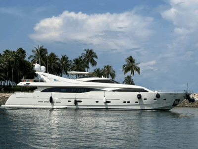 112ft Luxury Superyacht Charter in Singapore – Jacuzzi, Waterslide & Premium Experience