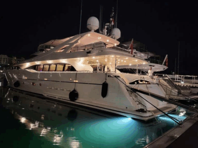112ft Luxury Superyacht Charter in Singapore – Jacuzzi, Waterslide & Premium Experience