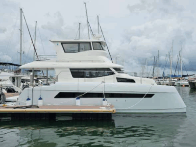 HYPE YACHT 55 Phuket: Phi Phi Island & Maya Bay Luxury Yacht Day Tour | AnchorsBook Photo Relax & Explore – Thailand Catamaran Charter with Paddleboards & Kayaks