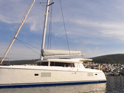 Luxury LAGOON 421 Catamaran Charter in Bodrum – 4 Cabins, Crew & Premium Comfort