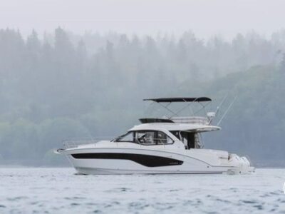 Luxury 50’ Beneteau Yacht Experience in Miami + Open Bar & Jet Ski Included