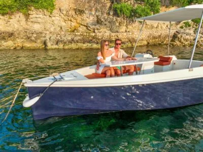 License-Free Electric Solar Boat Rental for 7 Guests in Beaulieu-sur-Mer, France