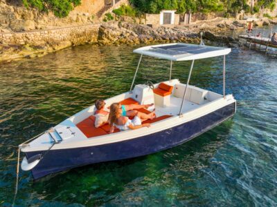 License-Free Electric Solar Boat Rental for 7 Guests in Beaulieu-sur-Mer, France