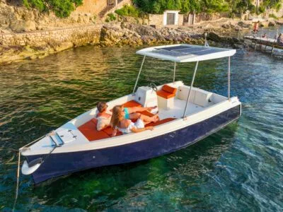 License-Free Electric Solar Boat Rental for 7 Guests in Beaulieu-sur-Mer, France